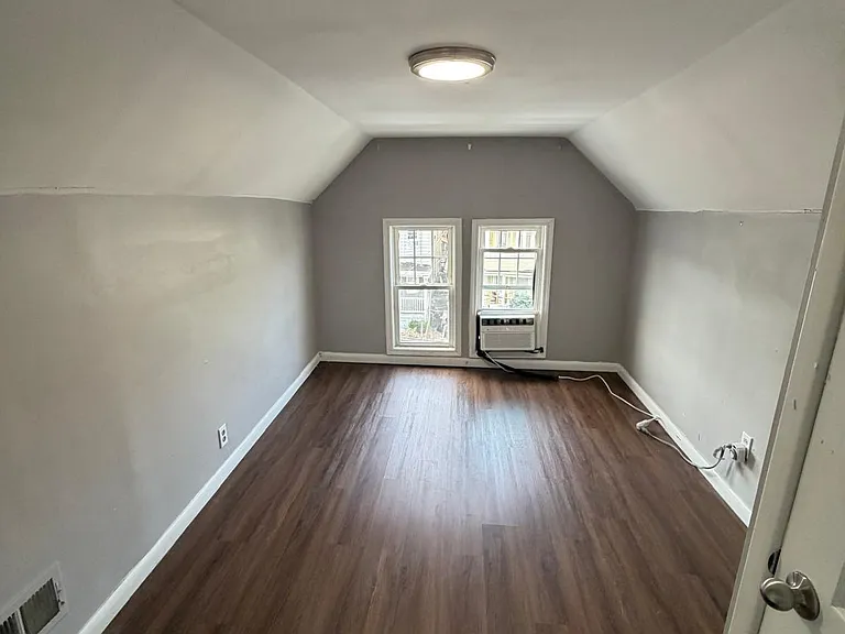 528 Court St #3 — Photo 2