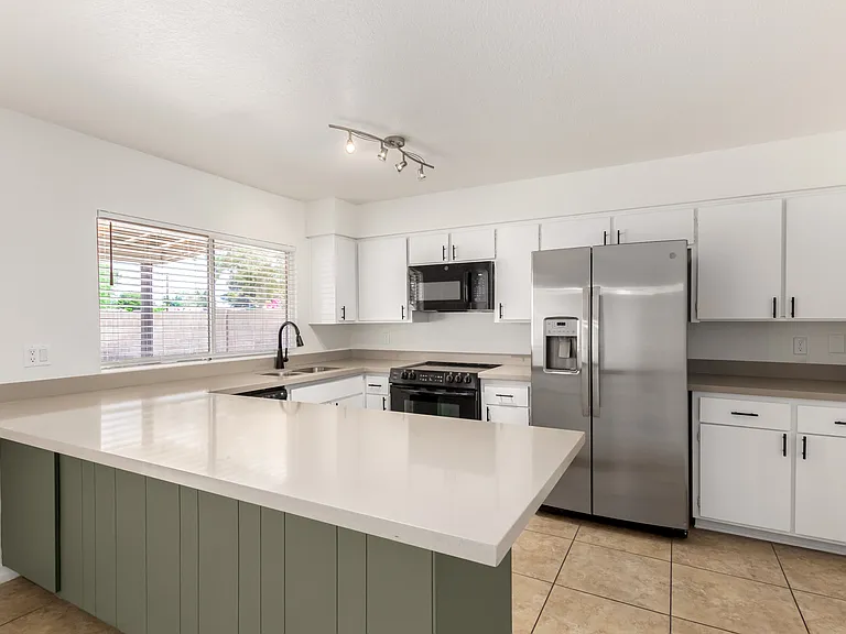 2324 E Palmcroft Dr — Photo 8