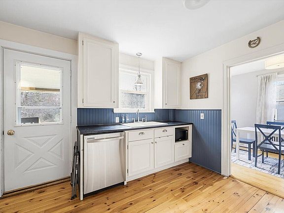 5th image of 42 Narragansett Street