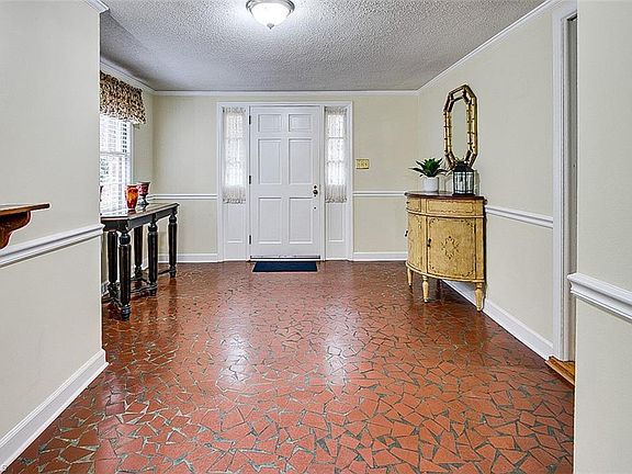 2nd image of 840 Oakmont Dr