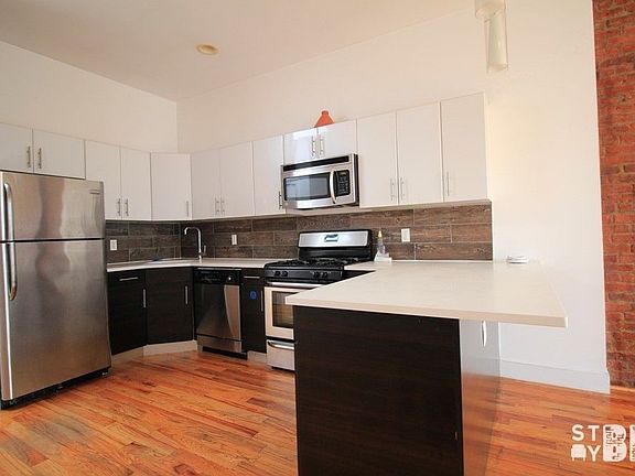 4th image of 901 Jefferson Ave APT 3