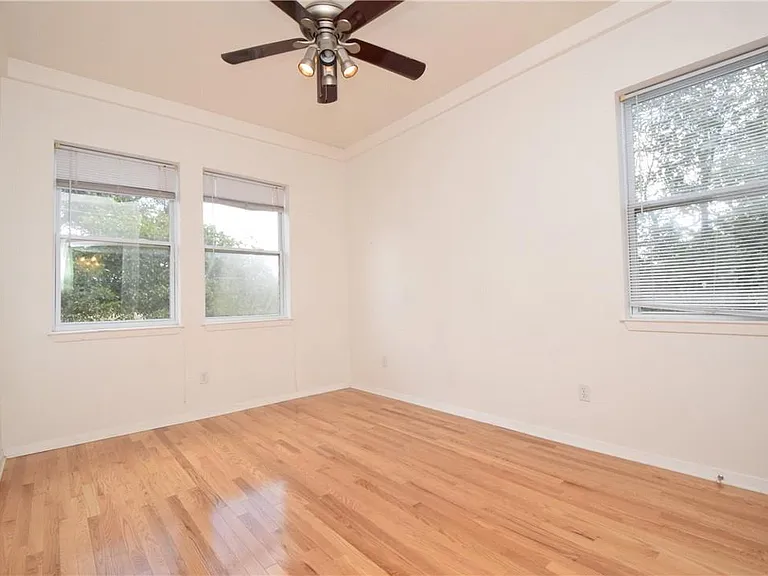 2102 Greenwood Ave #B — Photo 13