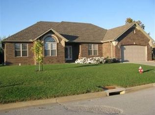 74 Remington Dr, Monett, MO 65708
