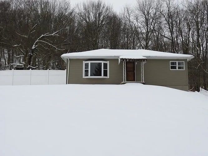 242 Lakeview Dr photo 1