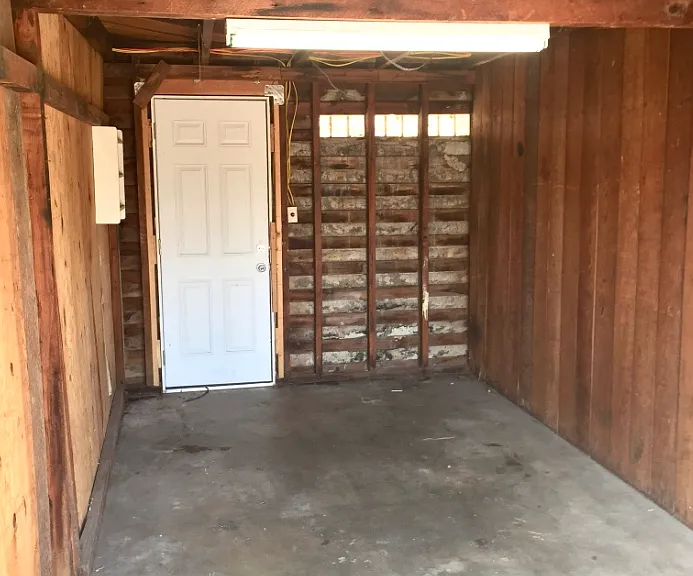48th St (Garages) — Photo 6