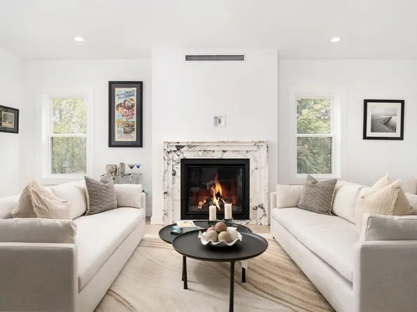 40 Waters Edge Rd, Southampton, NY 11968
