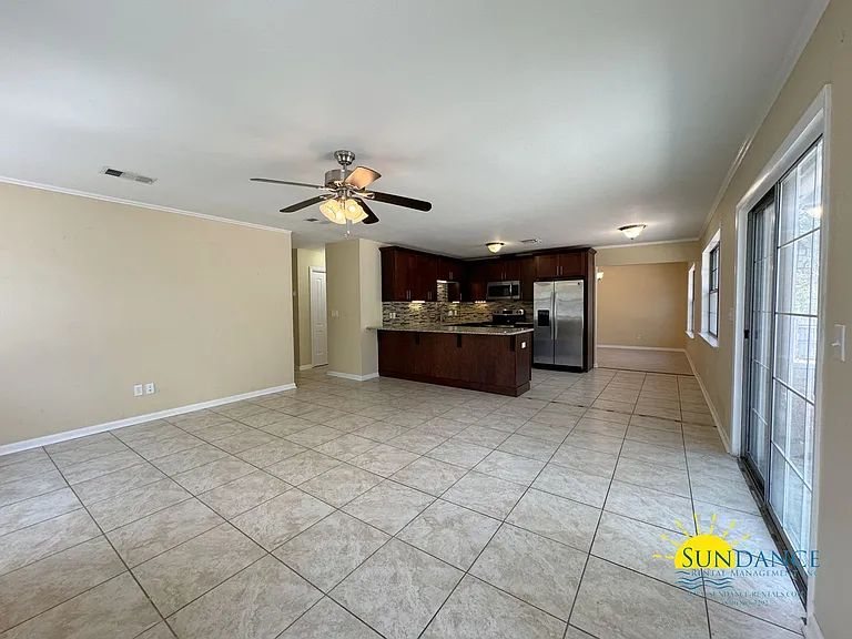 321 Biscayne Ln — Photo 4