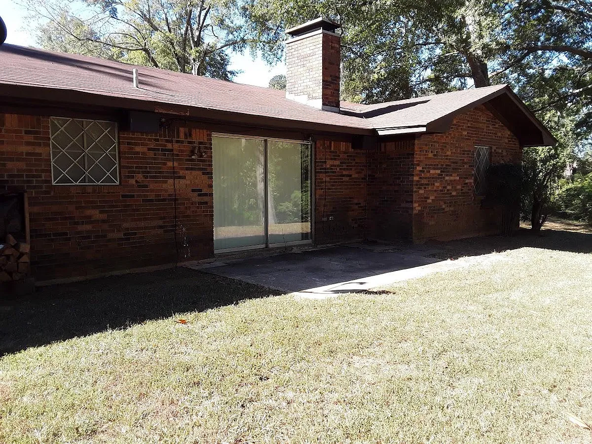 back - 206 W Charlotte Ave