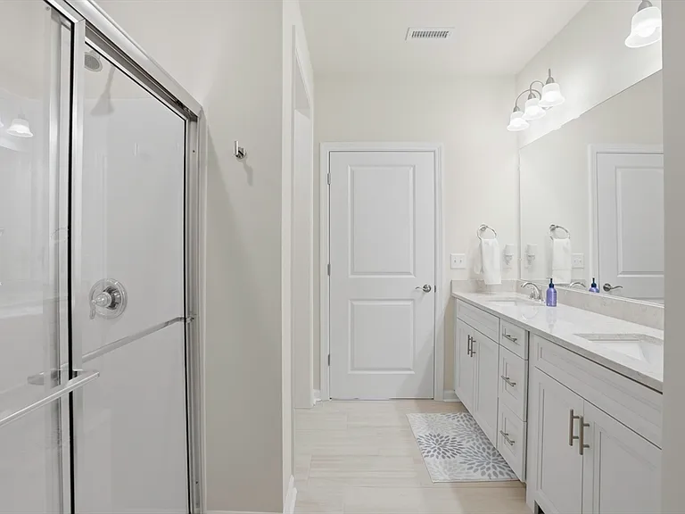 4 Winslow Ln #410 — Photo 24