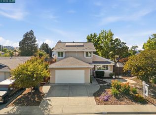 572 Shannon Dr, Vacaville, CA 95688
