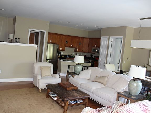 3rd image of 903 Adams Xing Unit 303