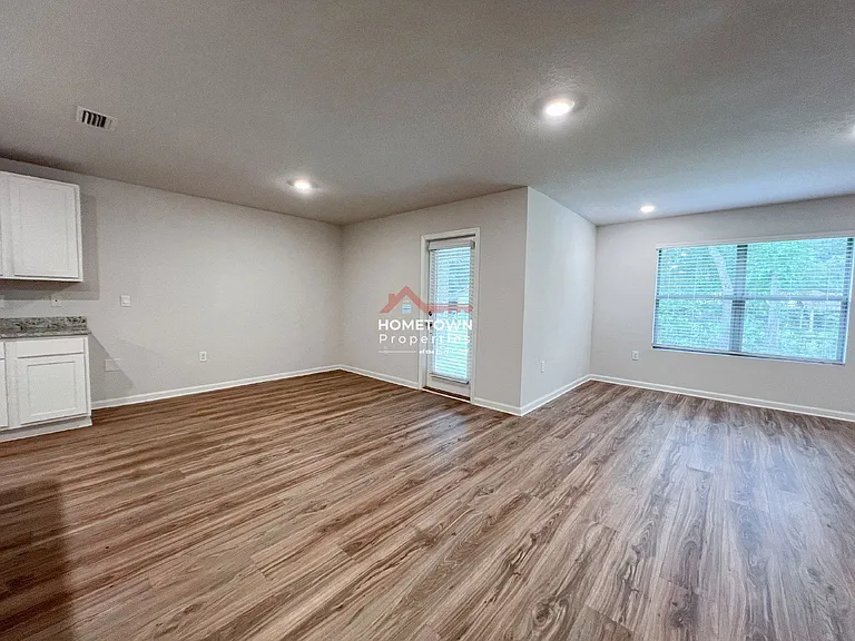 6351 Burrow Ln — Photo 8