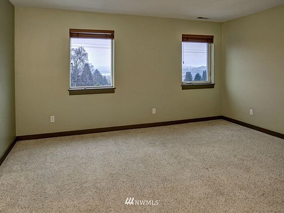 5th image of 5506 33rd Avenue NE