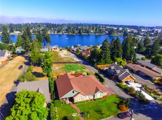 1490 SW 158th St, Seattle, WA 98166