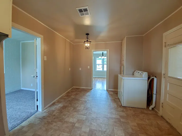118 W Franklin St — Photo 10