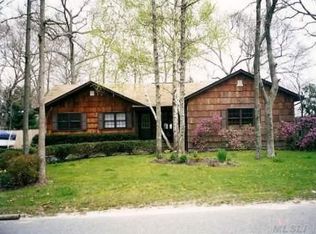 25 Old Neck Rd S, Center Moriches, NY 11934