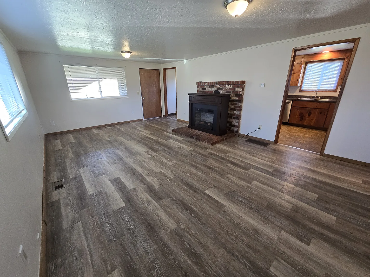 2 bed, 700 sqft, $1,550 — Photo 3