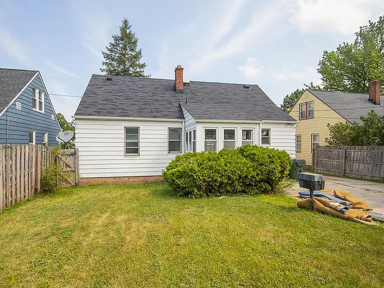 3832 Wallingford Rd — Photo 2