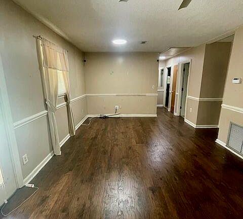 4th image of 331 Sprucewood Dr