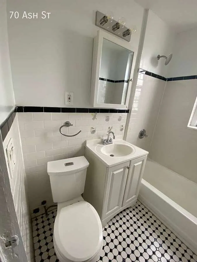 3 bed, $2,500 — Photo 1