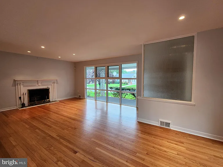 125 Lakedale Dr — Photo 12