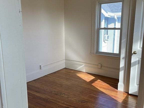 4th image of 40 Billings St #2
