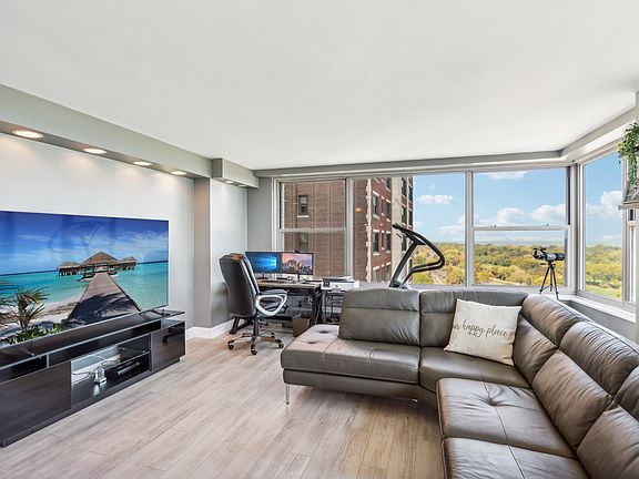 5th image of 3900 N Lake Shore Dr APT 15K