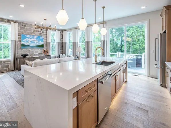 102 Camryn Ct, Downingtown, PA 19335