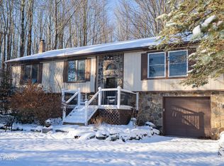 28 Woodcrest Ln, Lake Ariel, PA 18436
