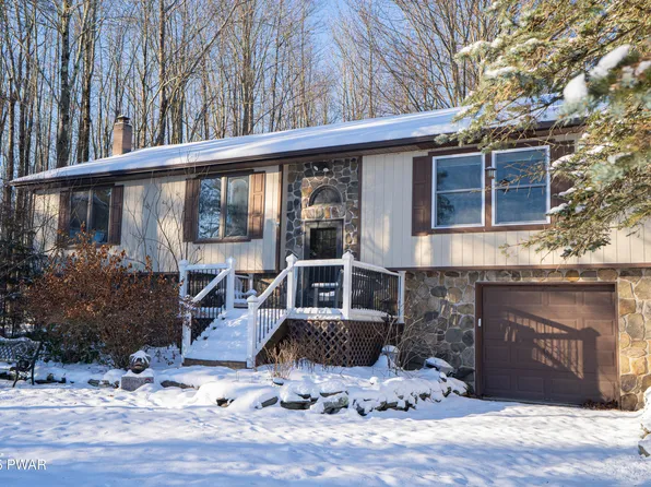 28 Woodcrest Ln, Lake Ariel, PA 18436