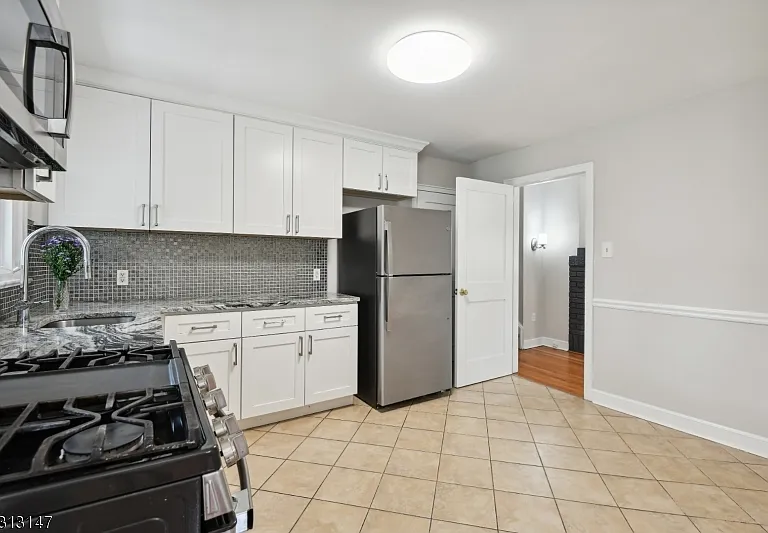 990 Washington Ave — Photo 8