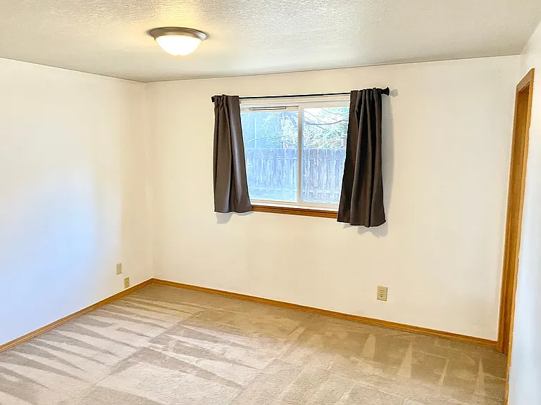 1731 NE Mark Ct — Photo 6