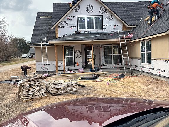 3rd image of 335 Wells St