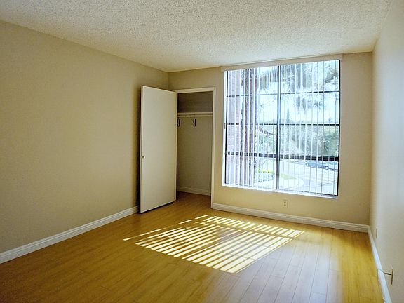 5th image of 2345 Merton Ave APT 101