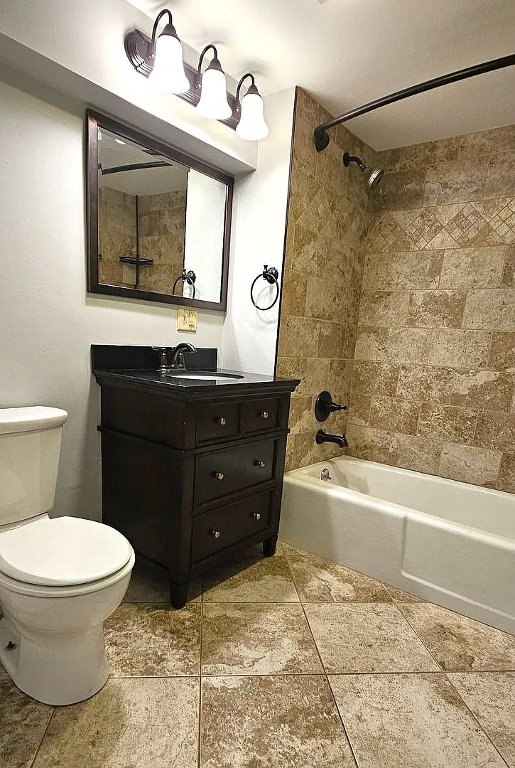 86 Marble Ave — Photo 4