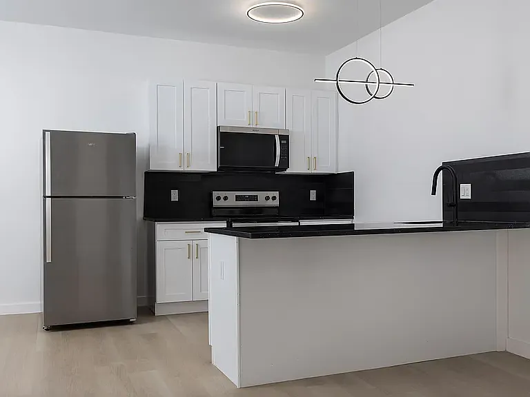 Oasis Apartments — Photo 6