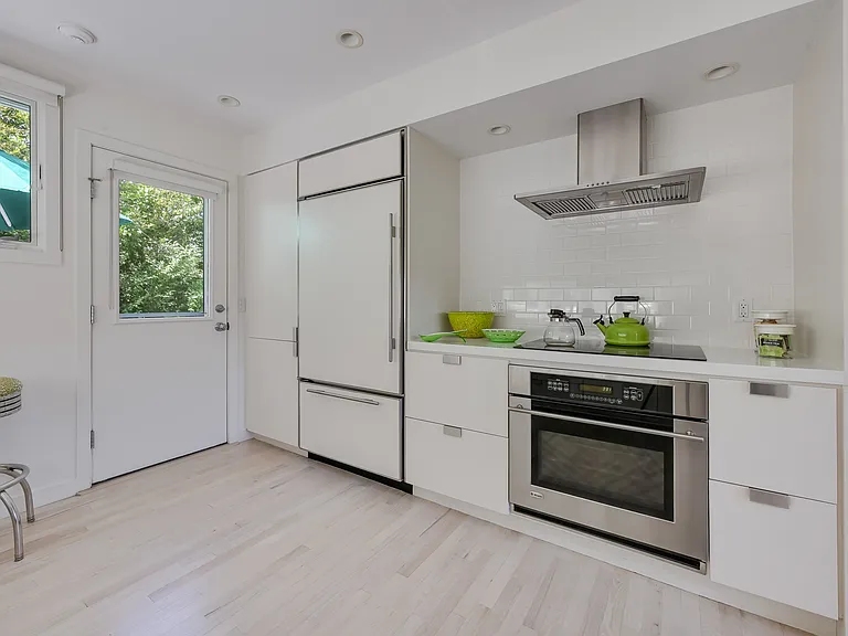 101 Central Ave — Photo 8