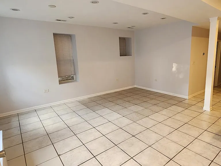 1542 N Talman Ave #1 — Photo 2