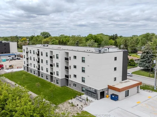 705 Grand Marais Rd E, Windsor, ON
