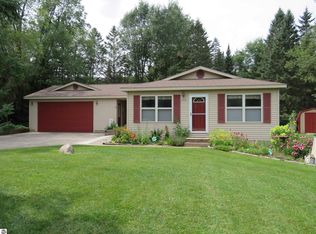 3774 Driftwood Dr, Cadillac, MI 49601