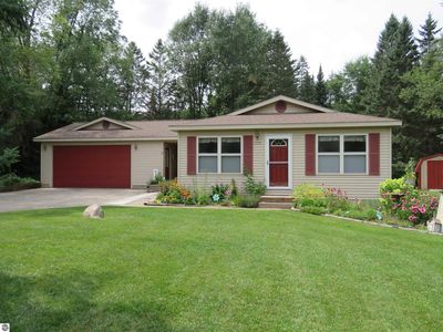 3774 Driftwood Dr, Cadillac, MI, 49601