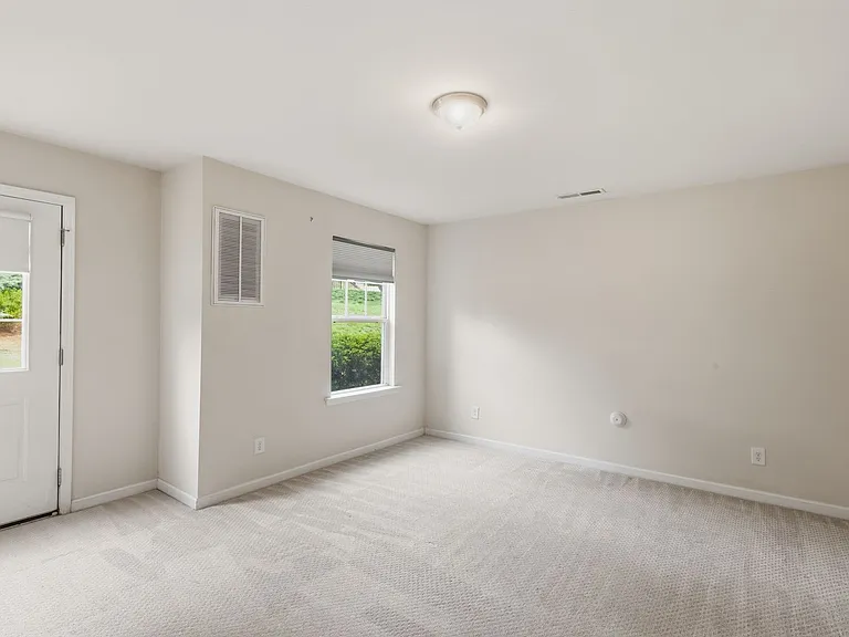 1502 Sharon Rd W — Photo 28