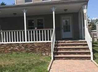 986 Singleton Ave, Woodmere, NY 11598