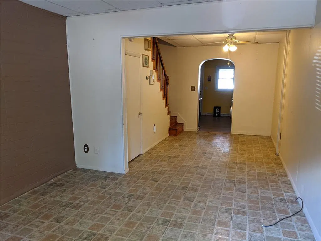 3 bed, 1.0 bath, 1014 sqft, $1,700 — Photo 2
