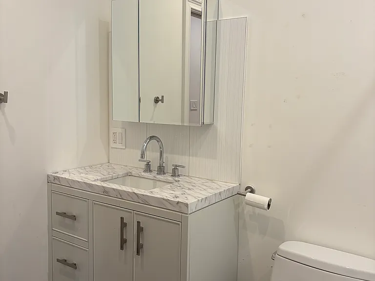 2821 N Springfield Ave #2 — Photo 11
