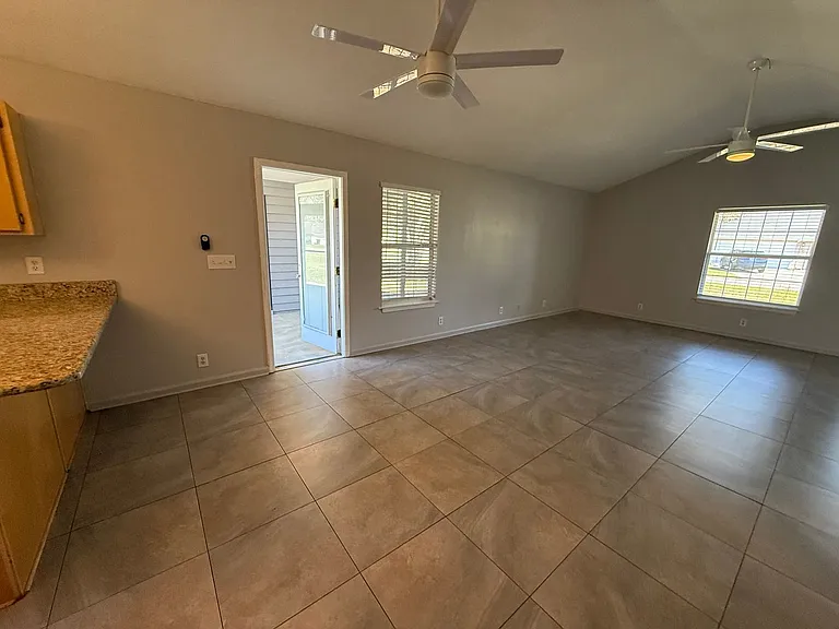 115 Lake Wisteria Ct — Photo 3