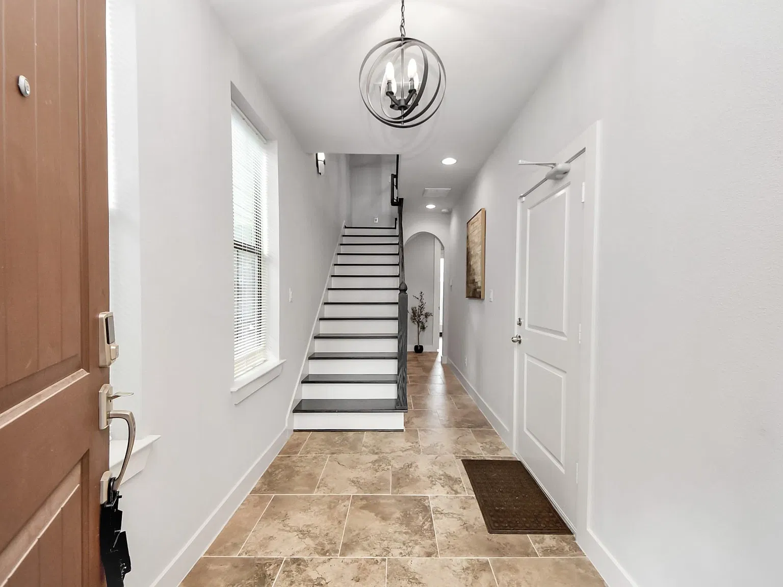 3 bed, 3.5 bath, 2692 sqft, $4,200 — Photo 4