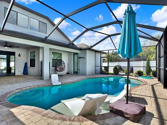 3rd image of 652 TIERRA DRIVE