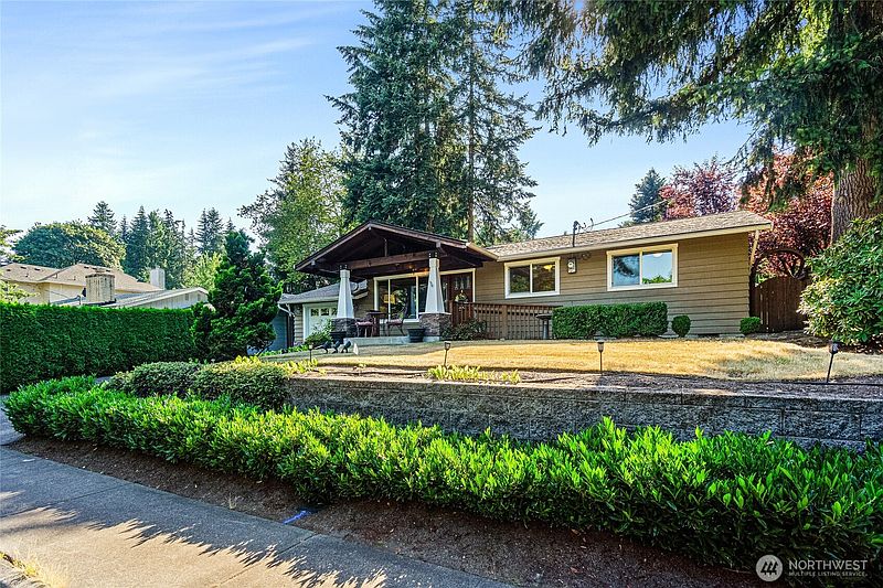 2nd image of 6525 154th Avenue NE
