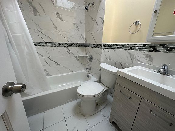 5th image of 21115 Jamaica Ave #3